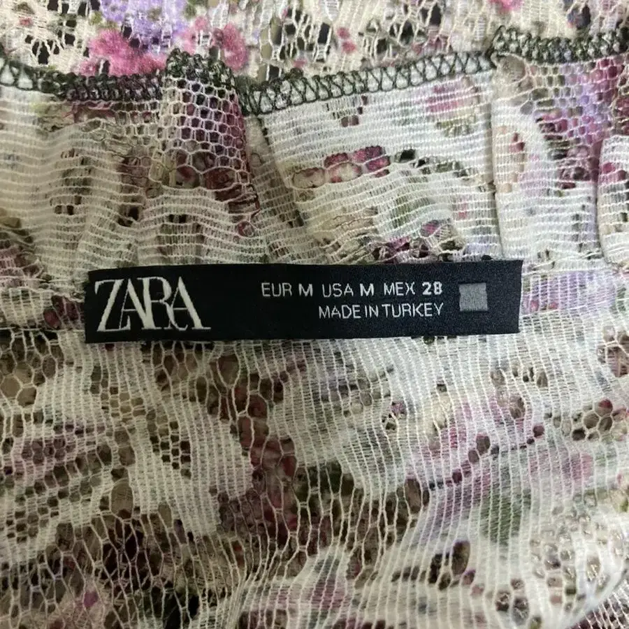 ZARA 패턴 프릴 블라우스