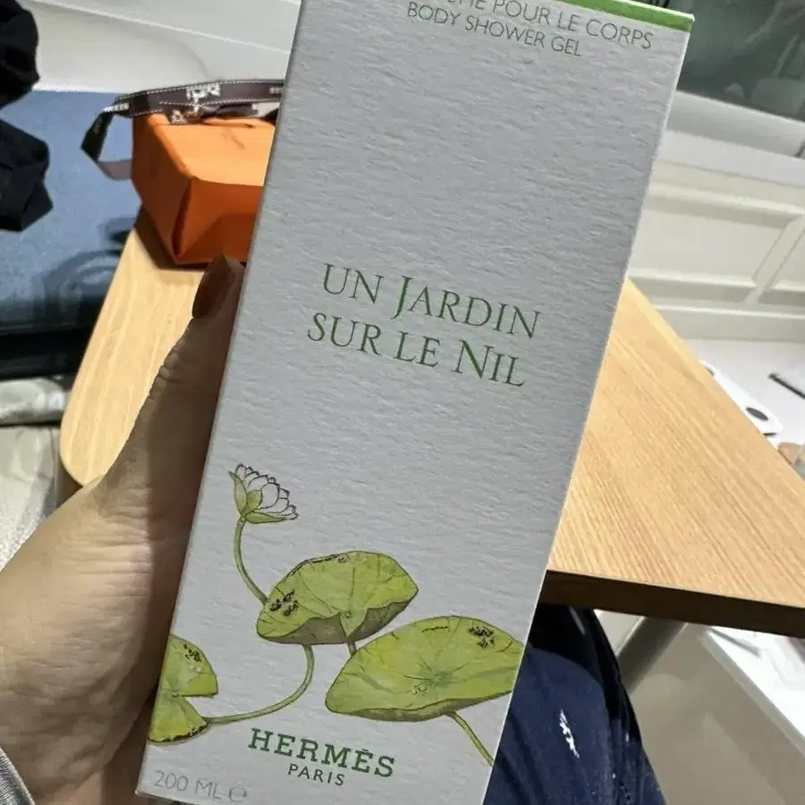 에르메스 운 자르뎅 수르닐 바디 샤워젤 200ml