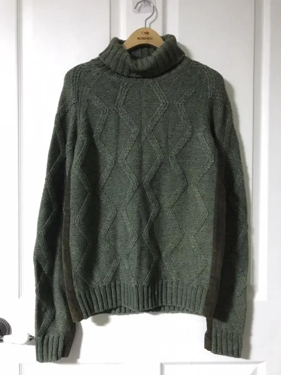 Men's Neck Pola Knit