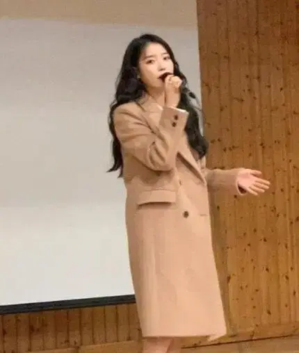 아이유st 베이지 코트