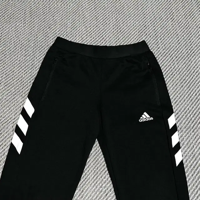 [ S ] adidas 아디다스 검/흰 트레이닝 팬츠