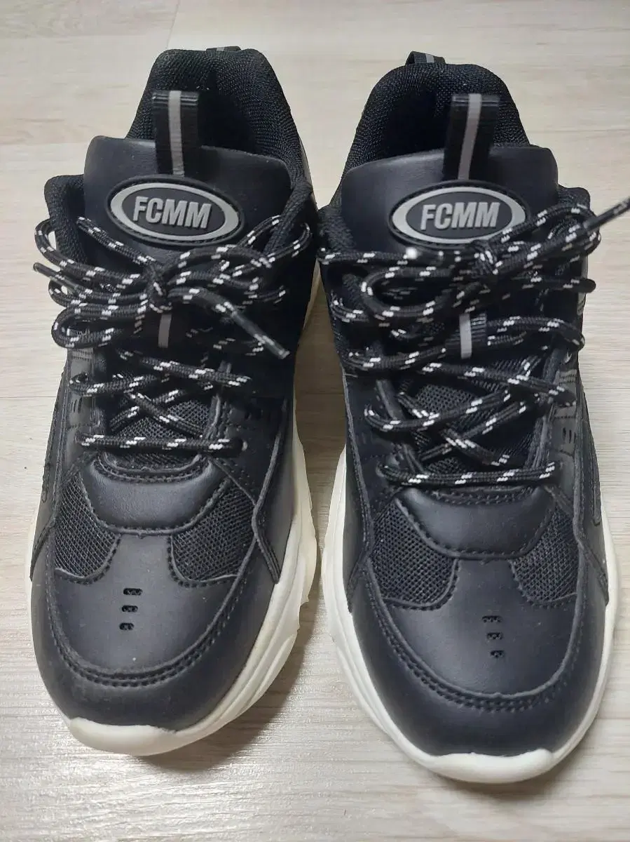 (New product - shipping included) FCMM Women's Sneakers Shoes Size 230
