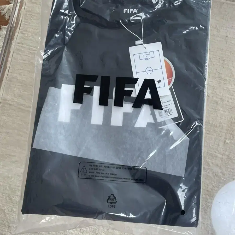 FIFA 로고반팔티 스몰 S 새제품