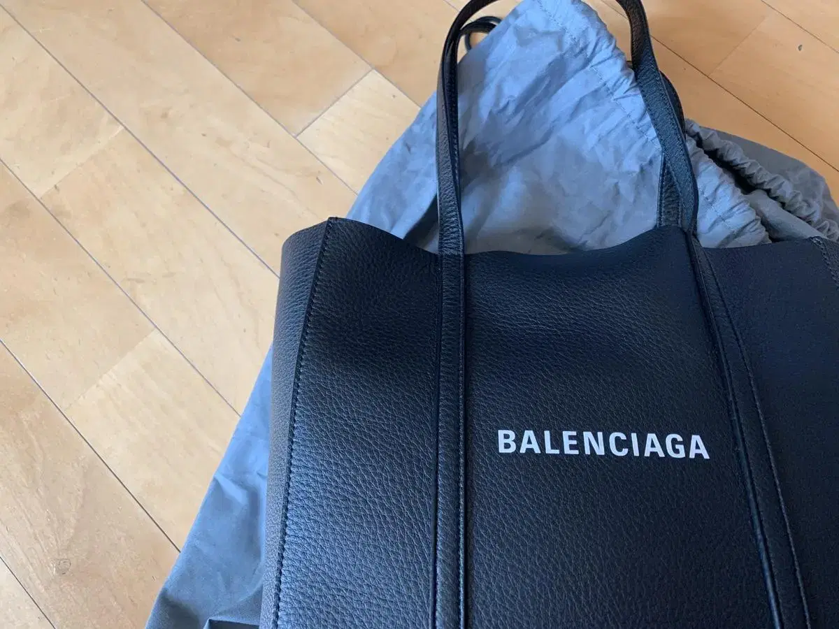 Balenciaga Everyday Bag xs