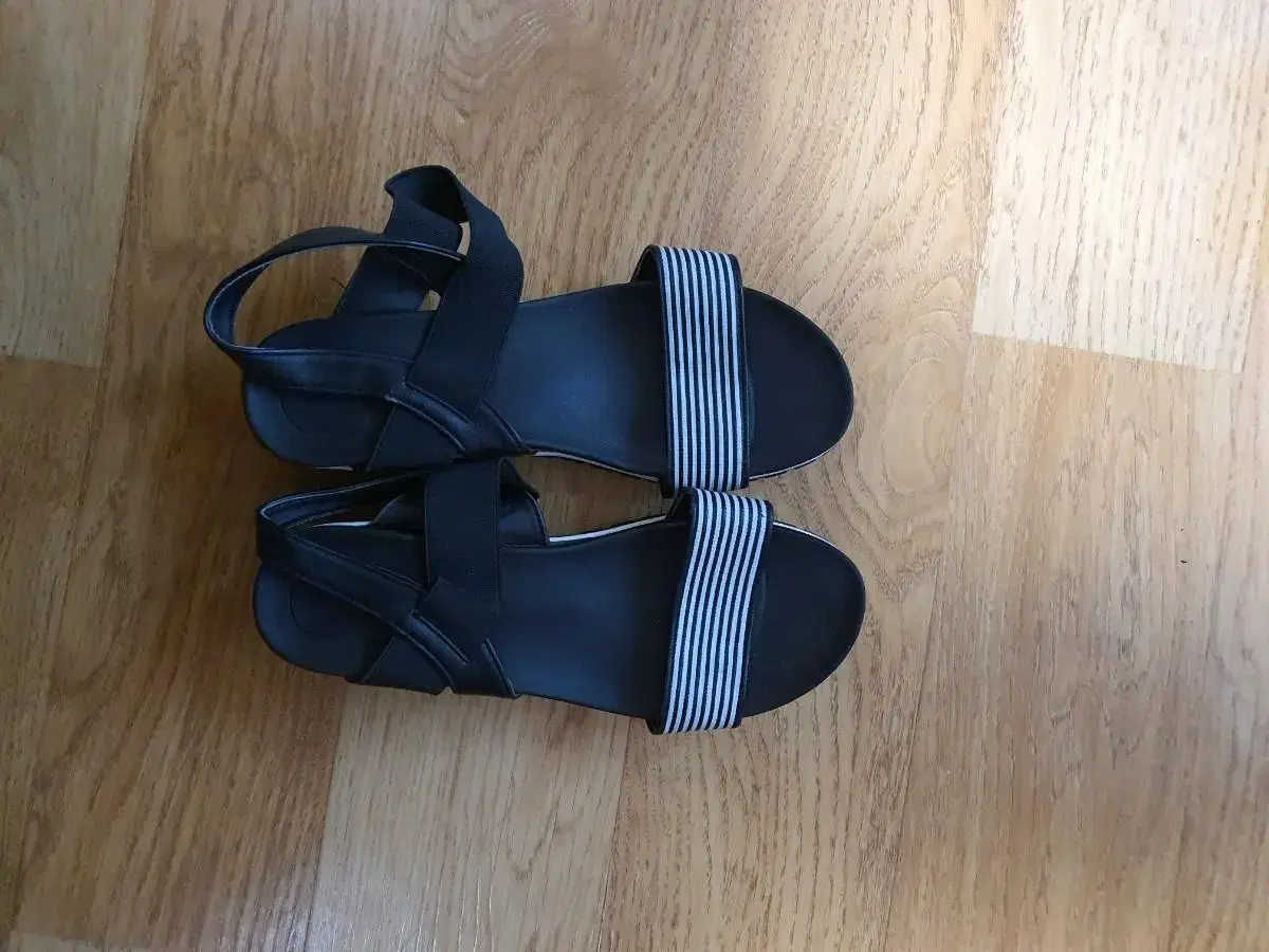 Women's sandals for sale 245