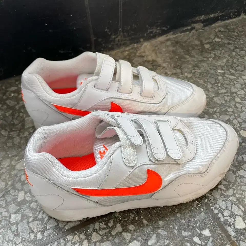 Nike Velcro Sneakers