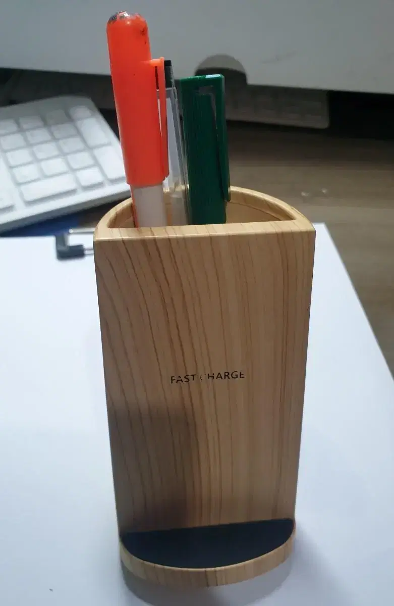 Fast charging cradle (with ballpoint pen holder)