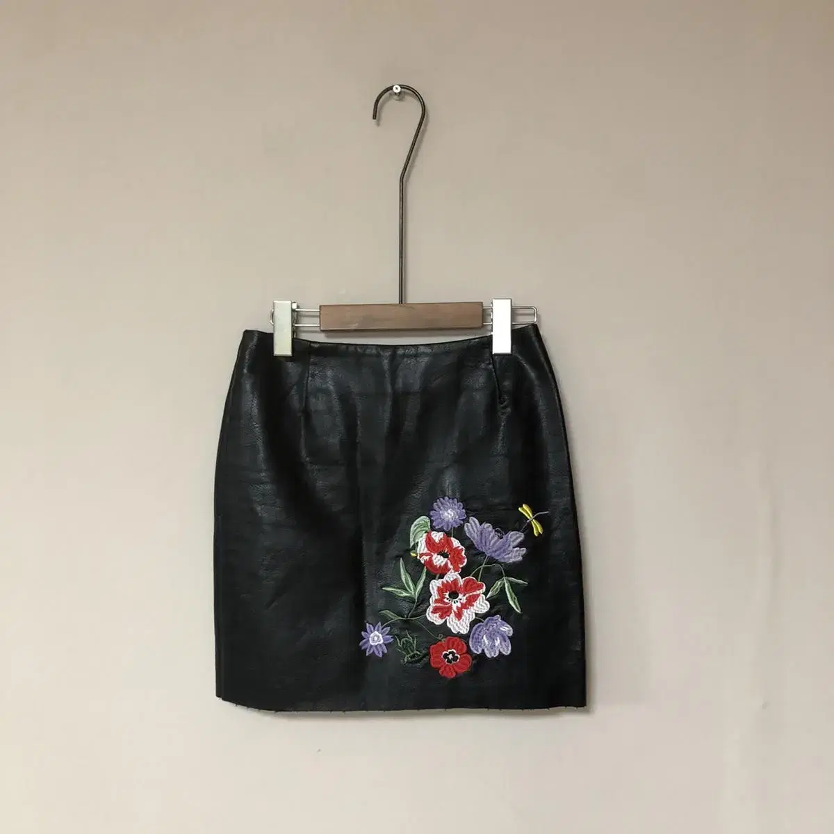 Vintage H&M leather flower mini sk