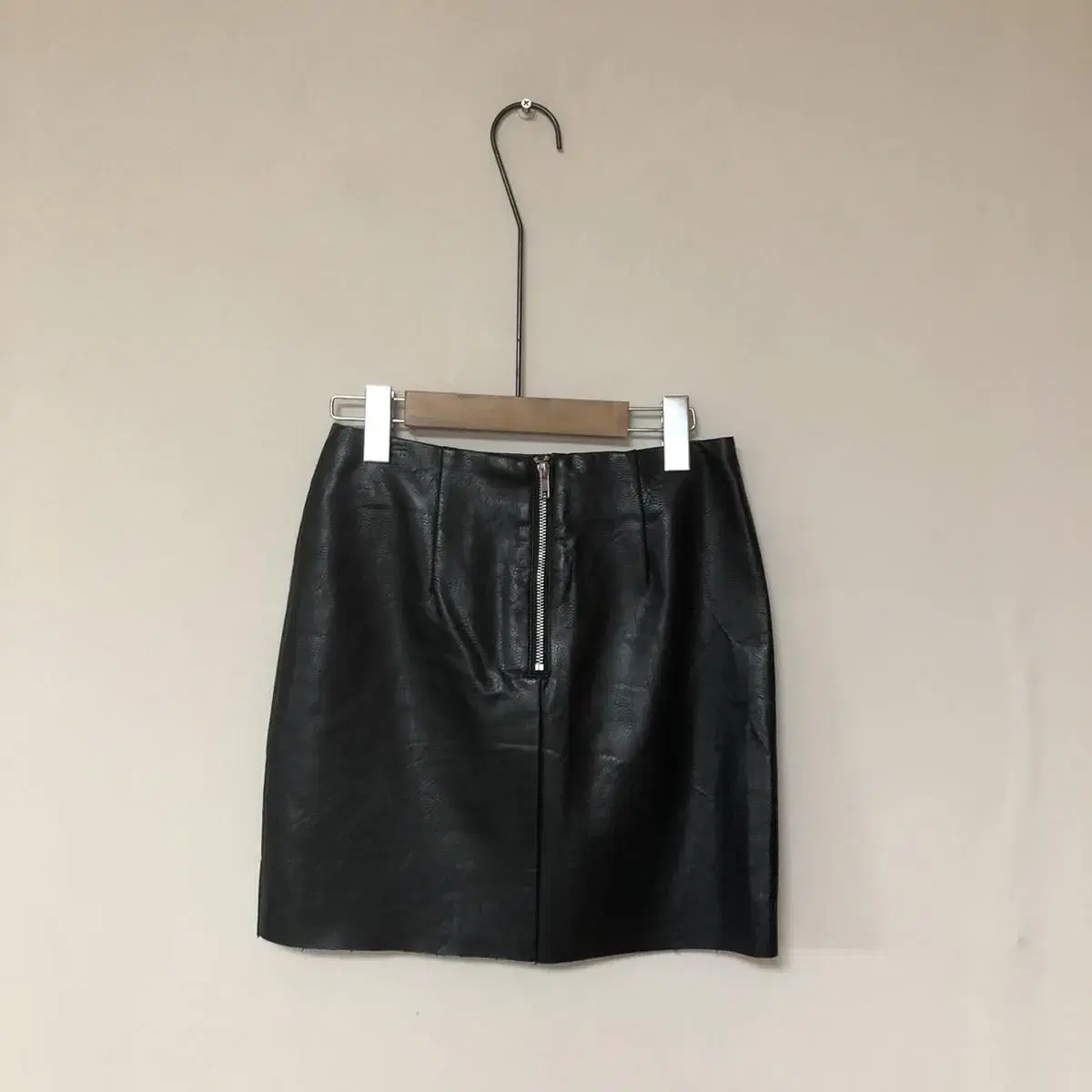 Vintage H&M leather flower mini sk