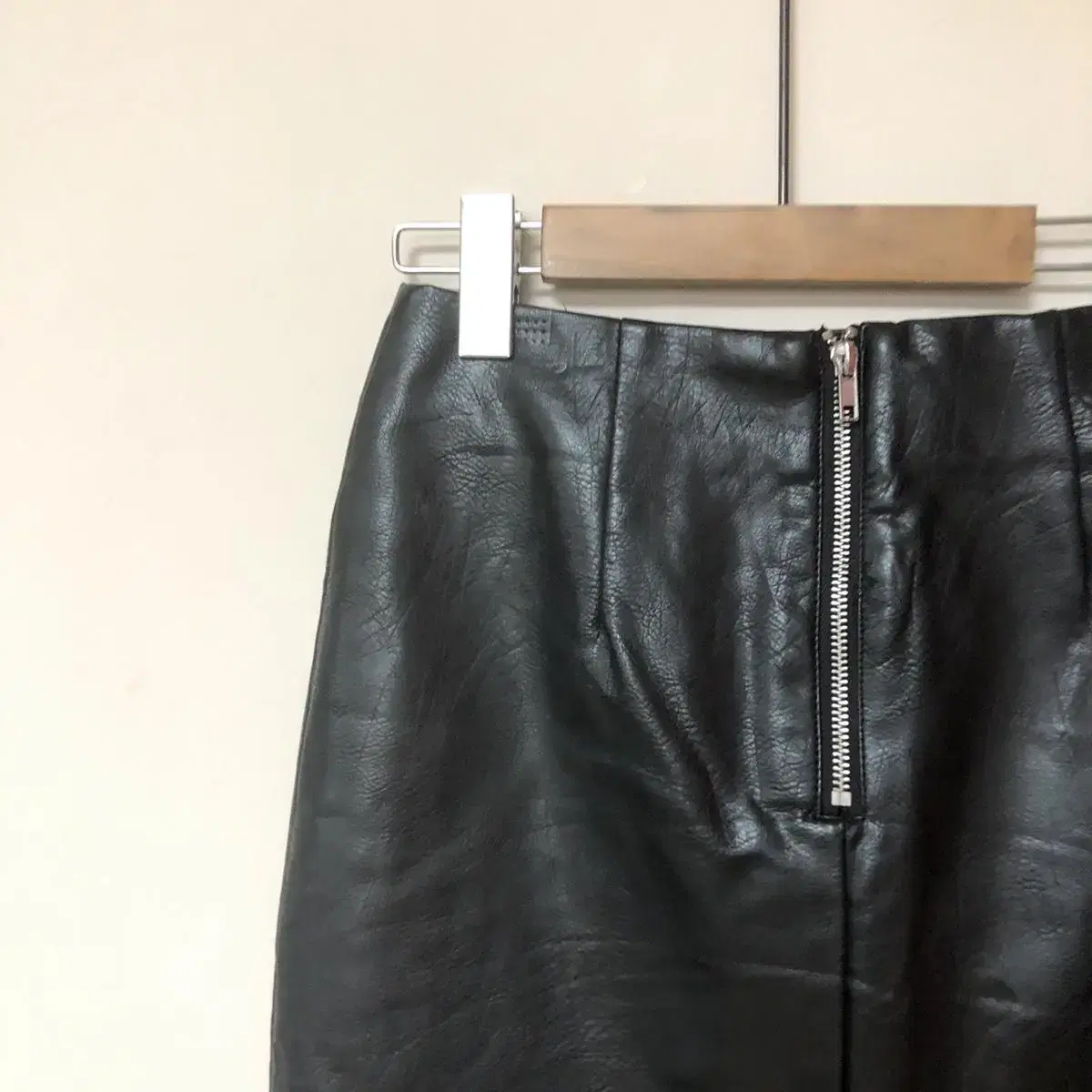 Vintage H&M leather flower mini sk