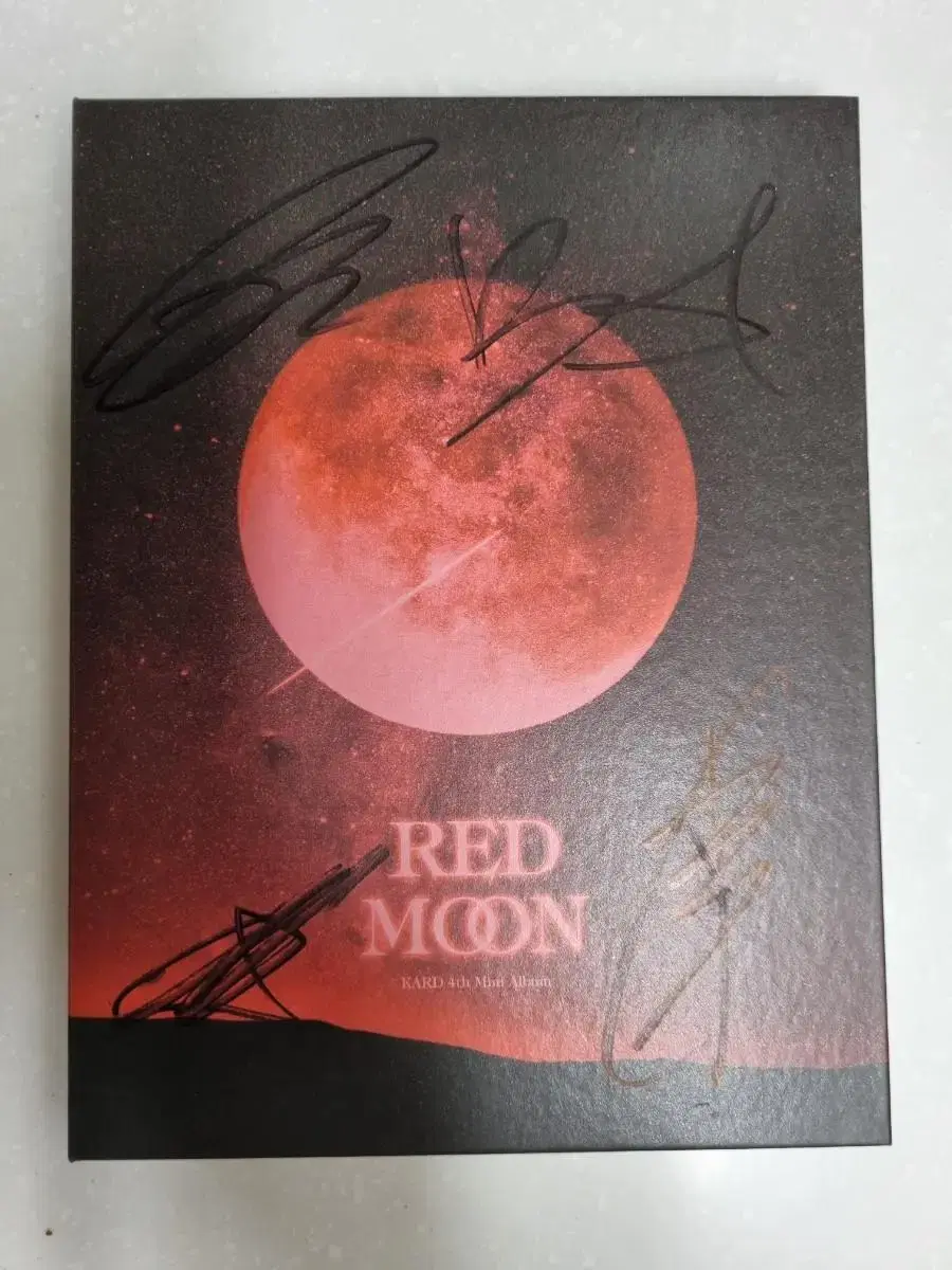 Kard Redmoon Autographed Album