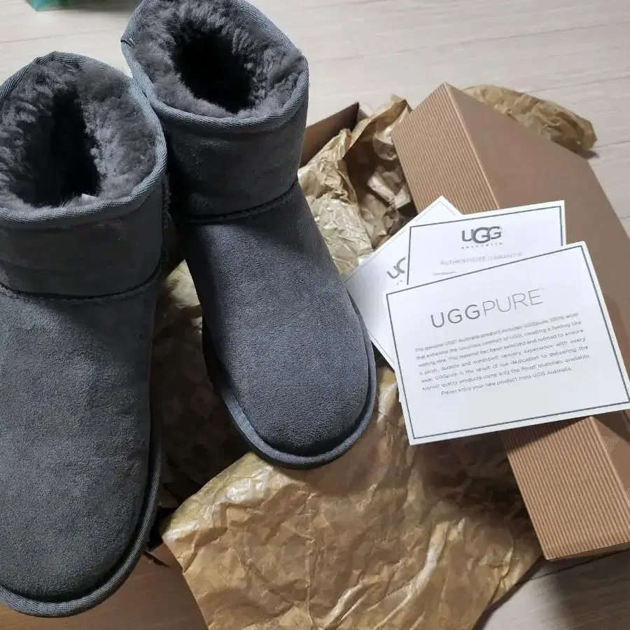 UGG  클래식 미니 어그 그레이 6사이즈 230