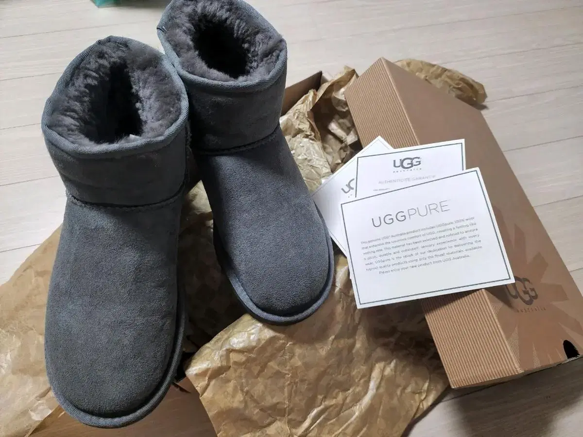 UGG  클래식 미니 어그 그레이 6사이즈 230