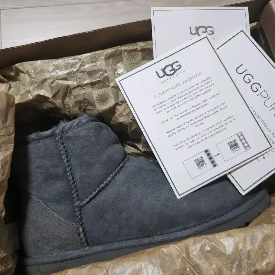 UGG  클래식 미니 어그 그레이 6사이즈 230