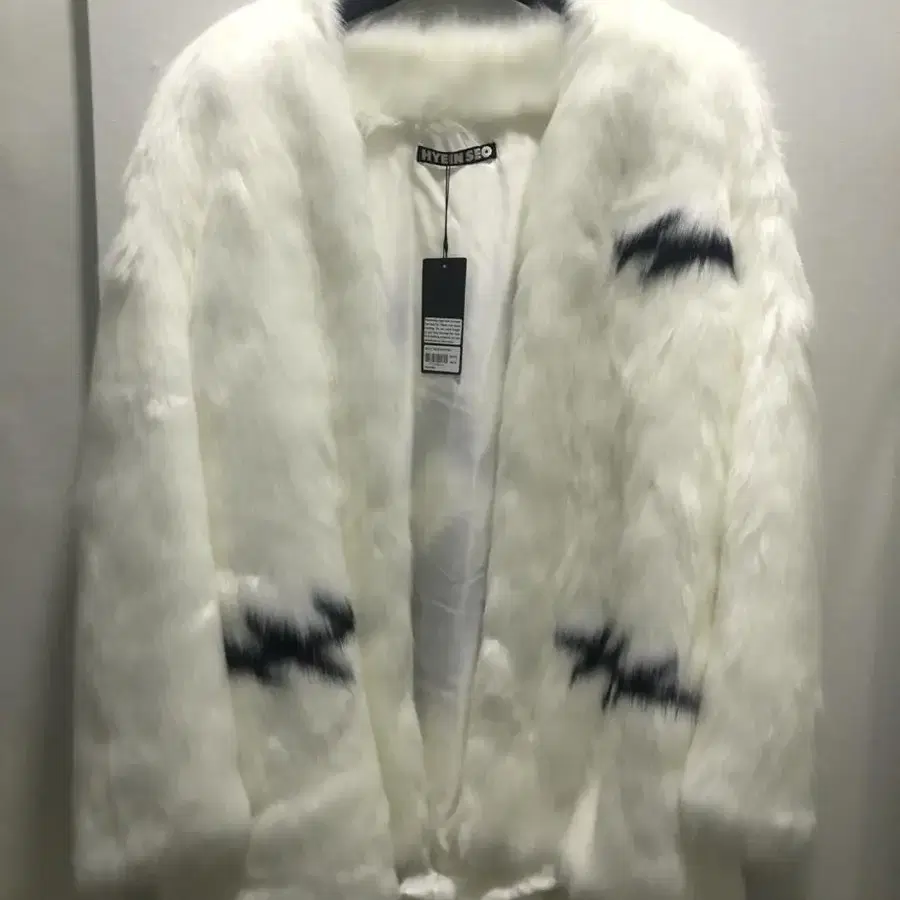 [2] hyeinseo SKULL FACE FUR COAT