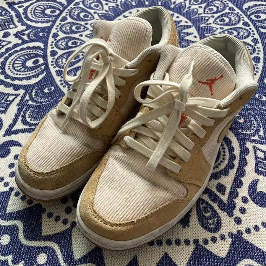 조던1 코듀로이 탄 Jordan 1 low se corduroy tan