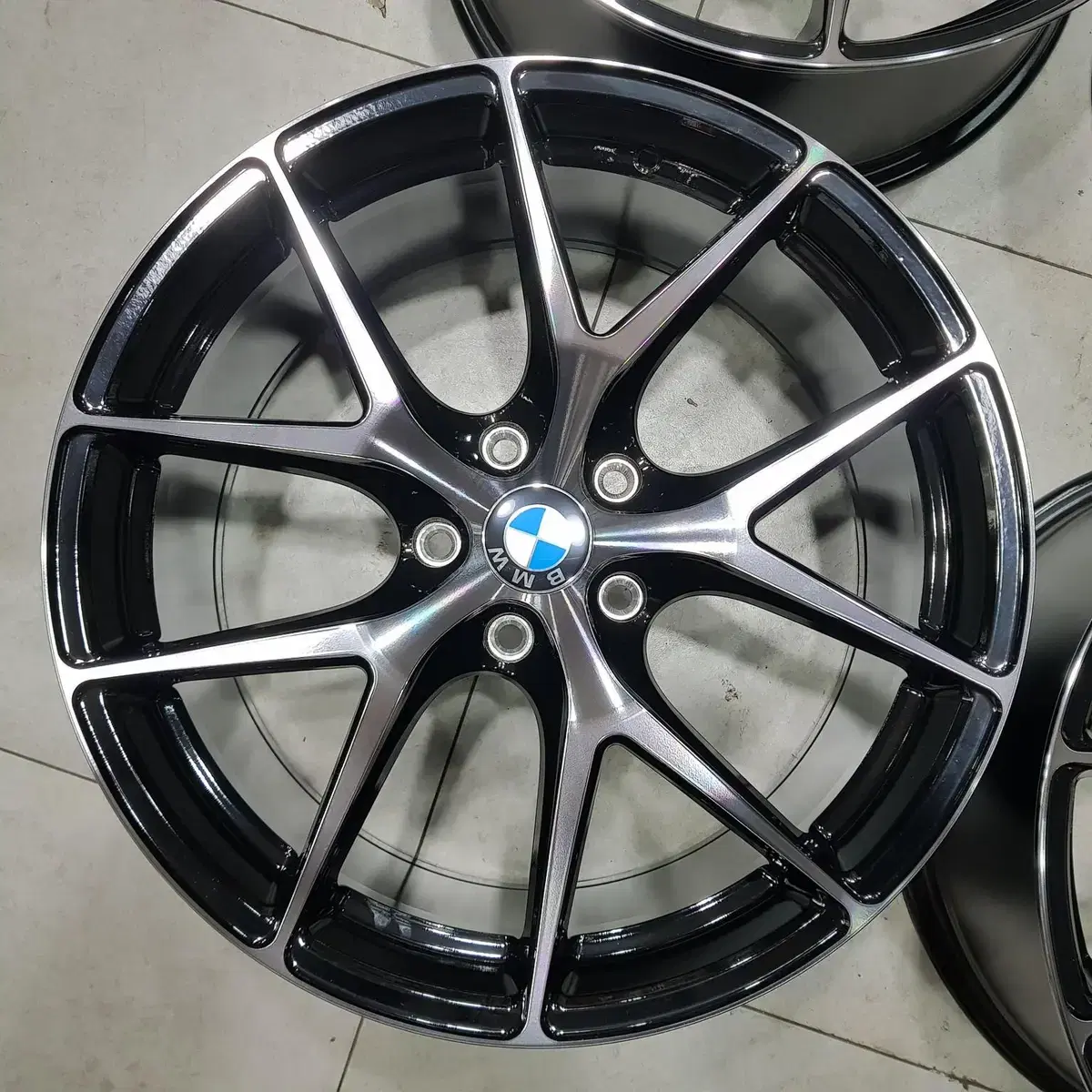 20인치 사제휠 CIR BMW 전용 블랙클리어 팝니다 (미사용제품)