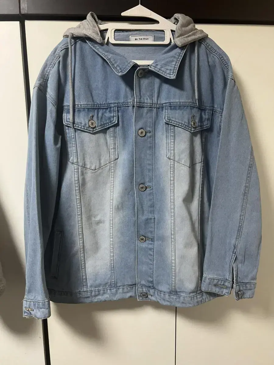 Selling hooded jeans jackets in sizes 100-105