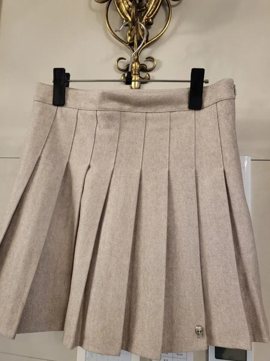 Winter Beige Skull Golf Skirt