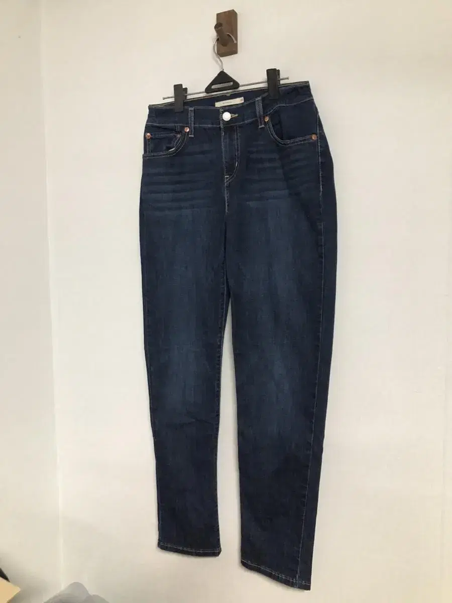 (27-28) Genuine Women's Levi's Jeans