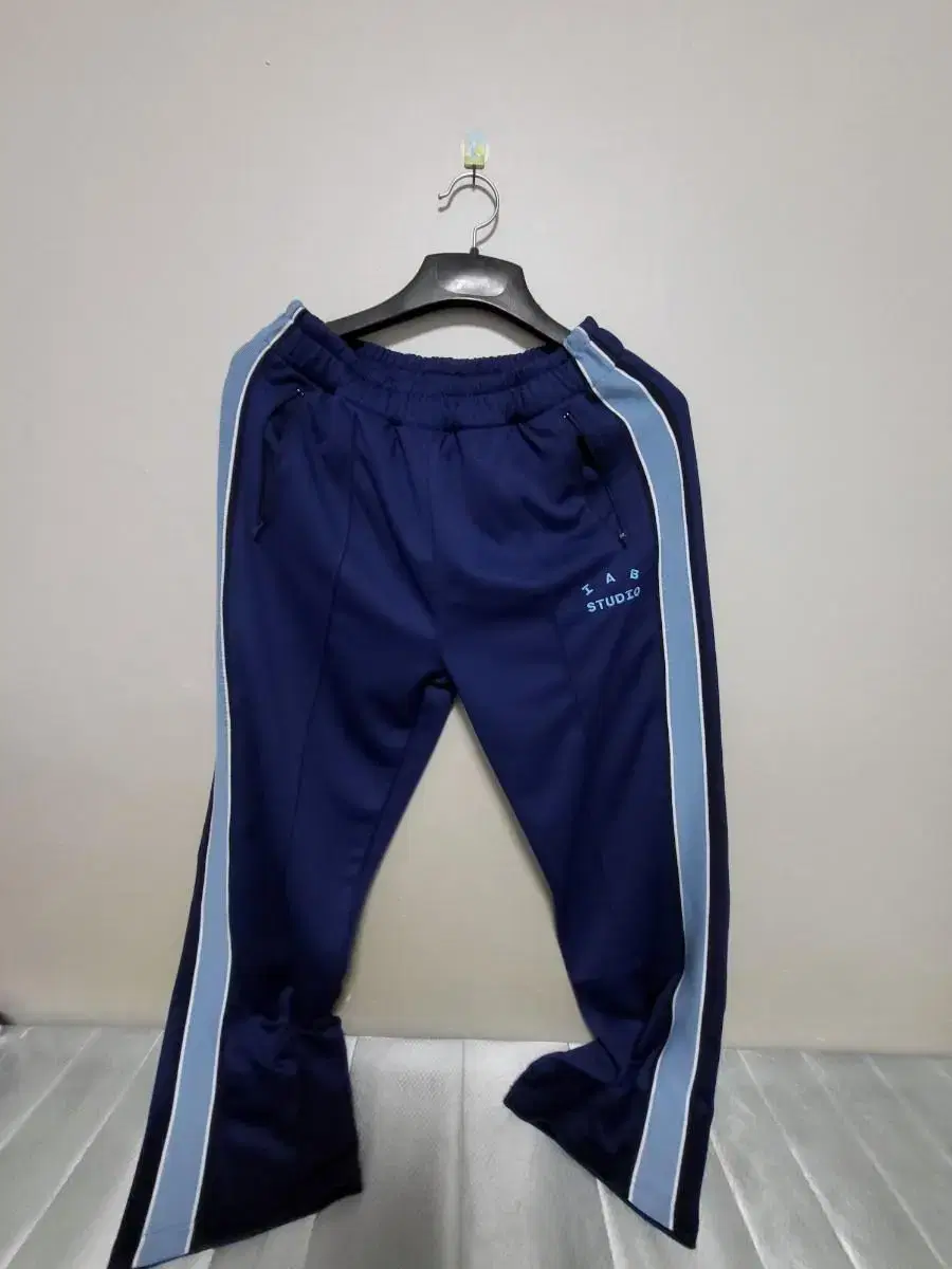 (새상품급) m iappstudio navy track pants communicate/sell