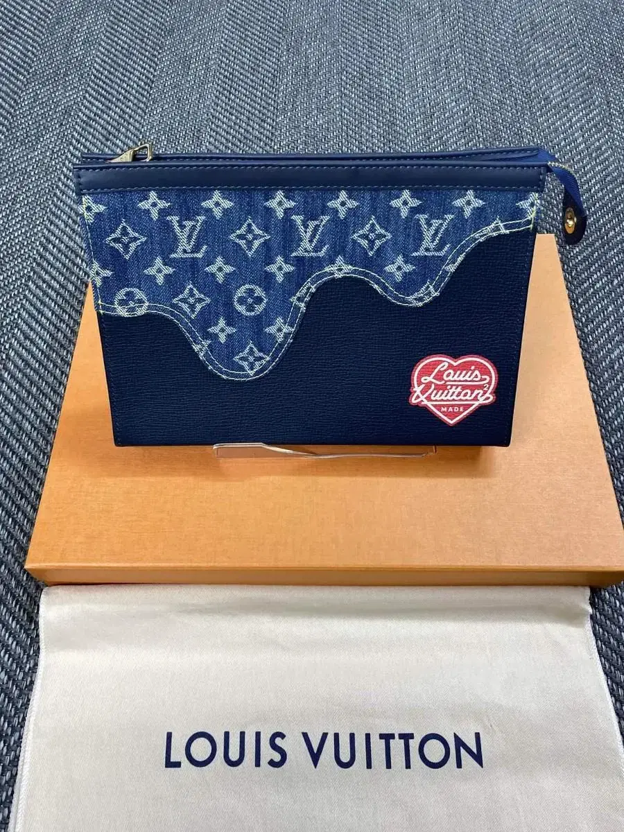 [ Genuine ] Louis Vuitton Nigo2 Pochette Boyage Clutch Bag