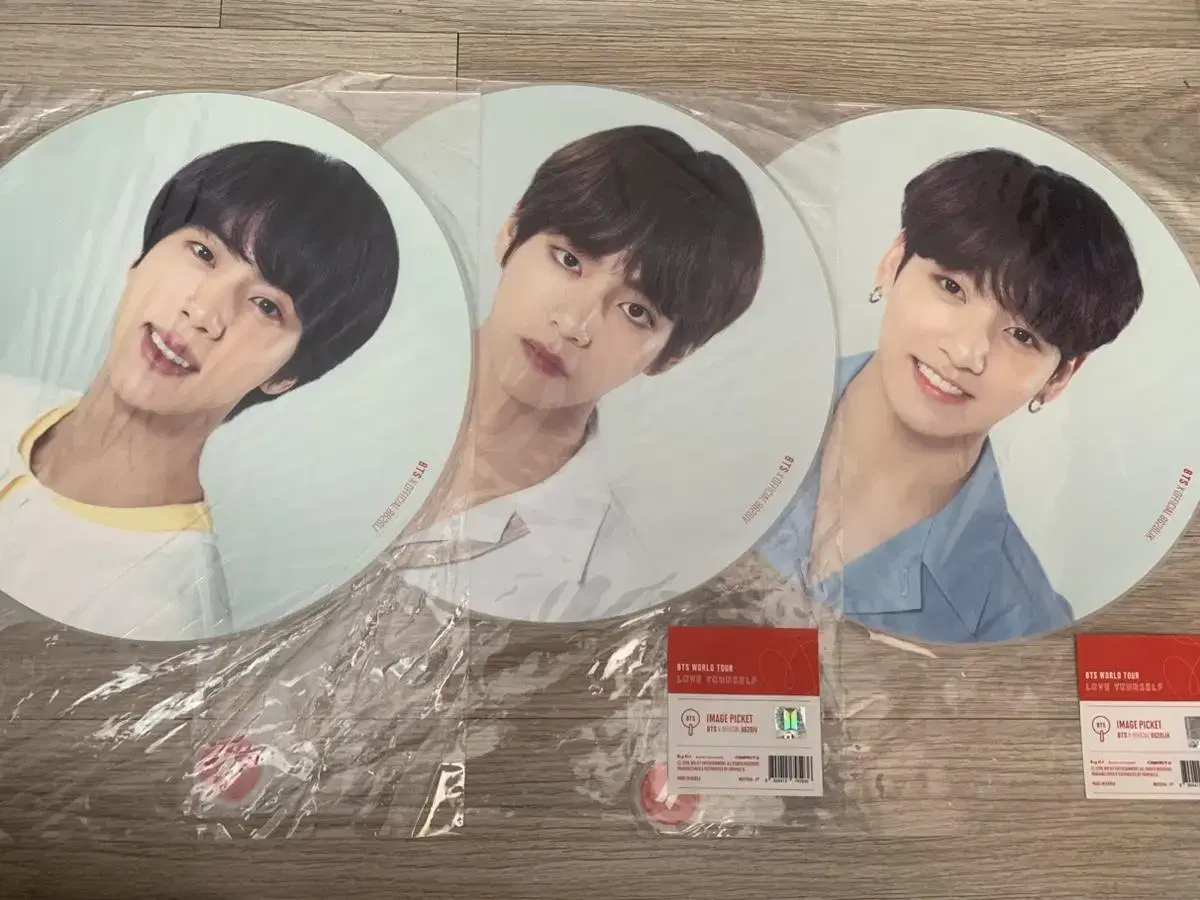 Rubsell ImagesPicket Seokjin Taehyung jungkook jin v jungkook