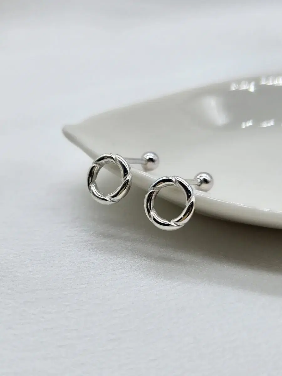 Silver 925 pierced earrings with round line_each piece sold separately