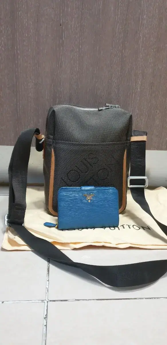 Galaxy 512 communicatesLouis Vuitton Dami Ezeanne Citrine Crossbody Bag