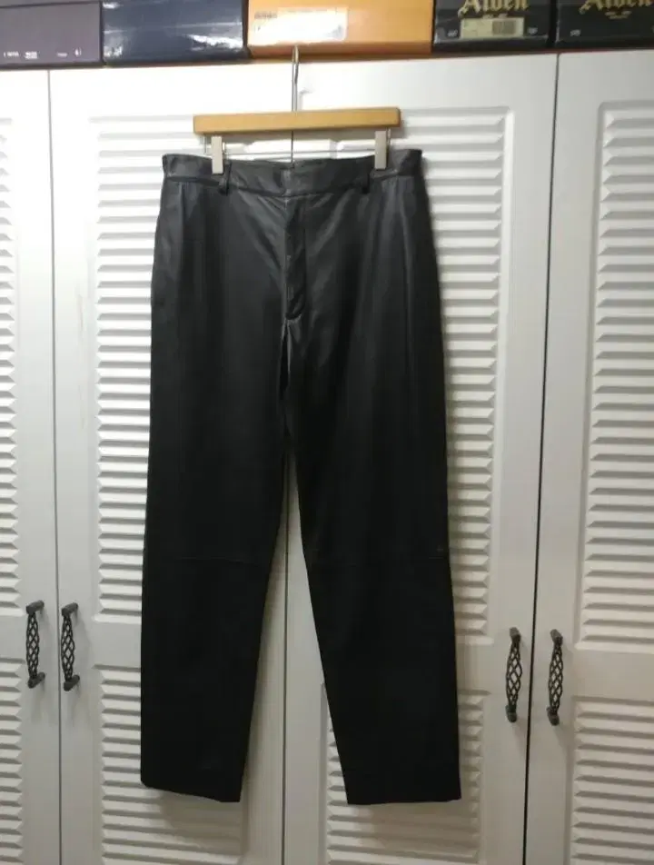 Gianfranco Ferré sheepskin trousers size 52 new