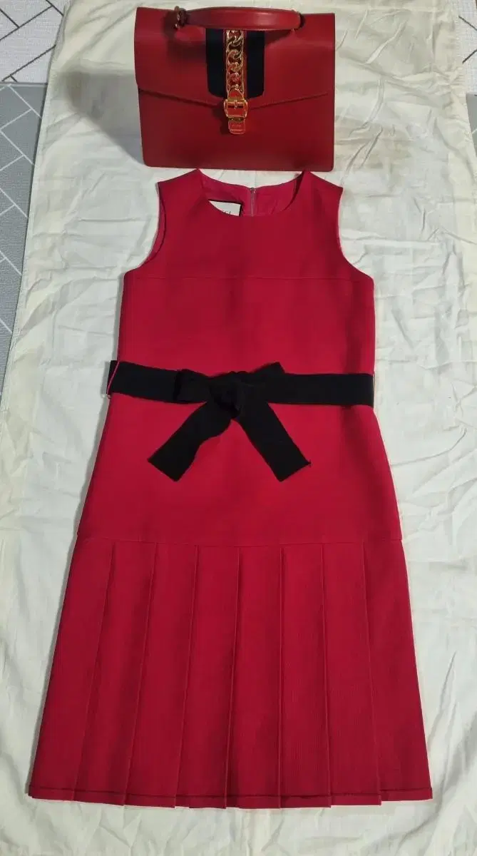 (Genuine)$$Gucci Red ONEPIECE(55)$Only one item for sale$