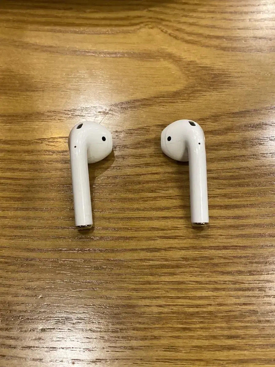 AirPods 2nd generation unit