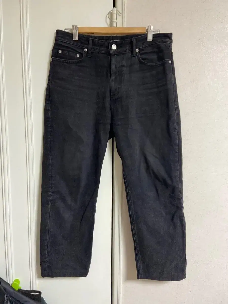 Men's low-rise black jeansL