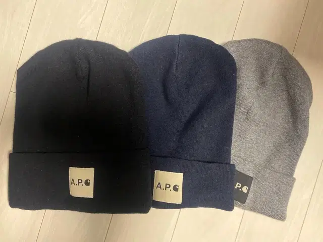 칼하트x아페쎄 apc 콜라보비니 3색상