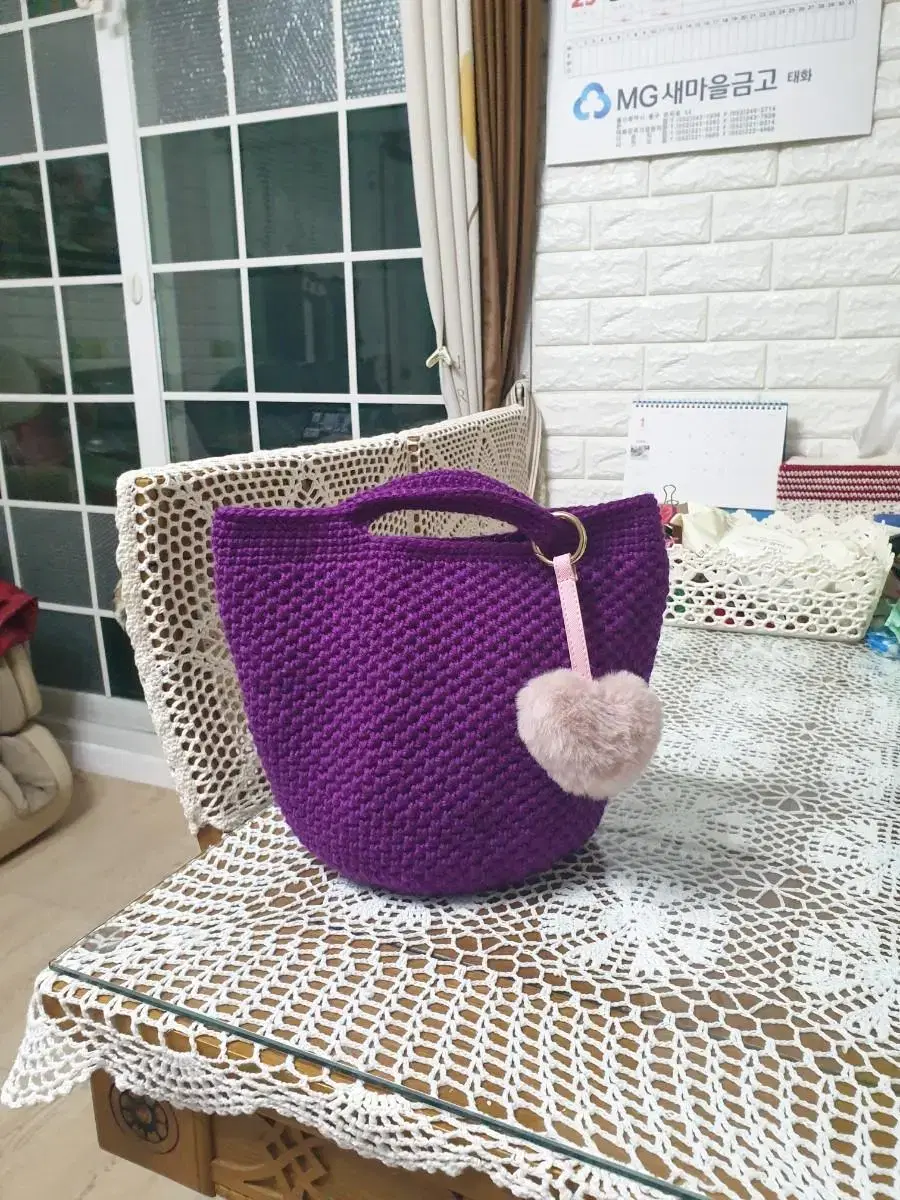 Hand-knitted bag (violet circle)