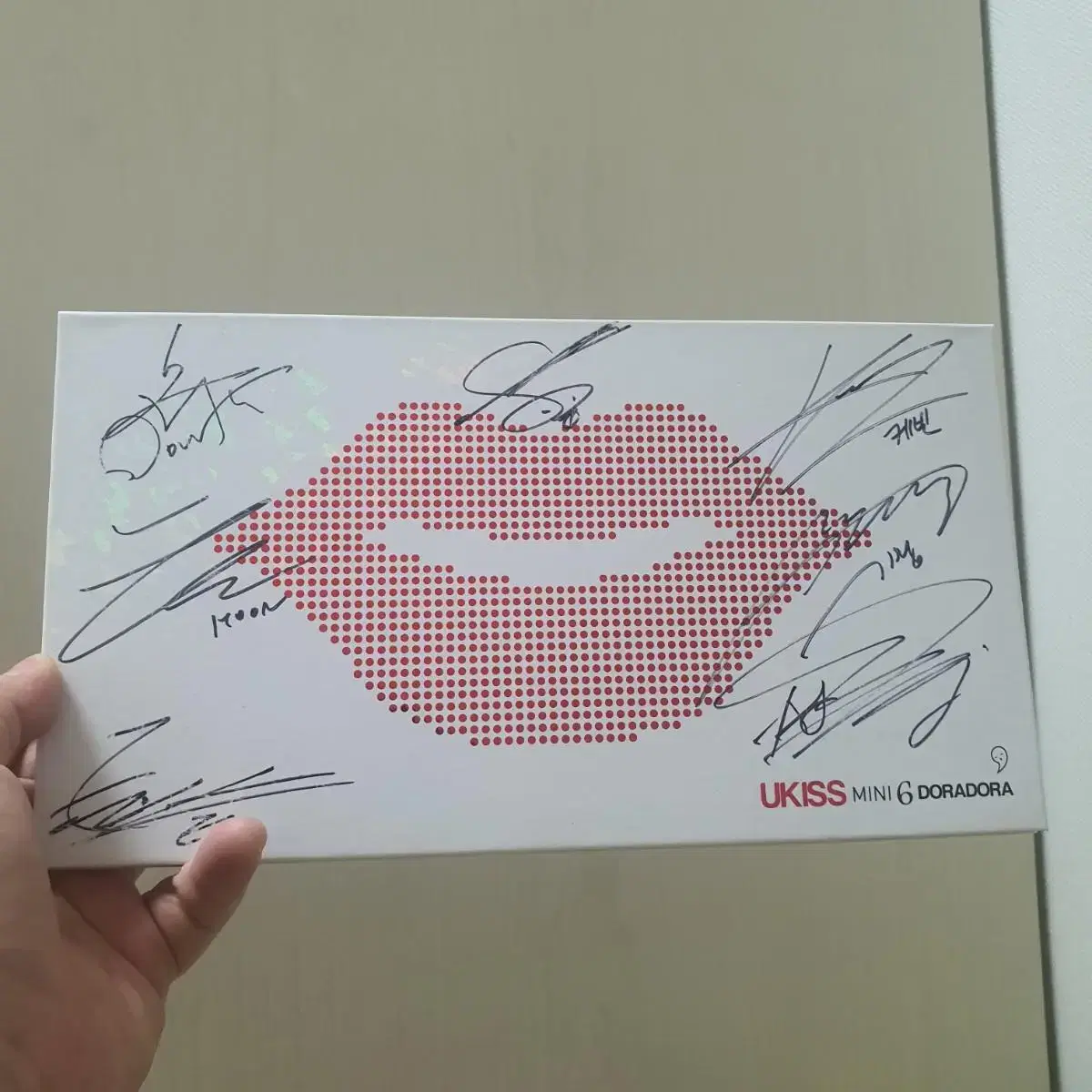 Yukis UKISS handwritten sign album