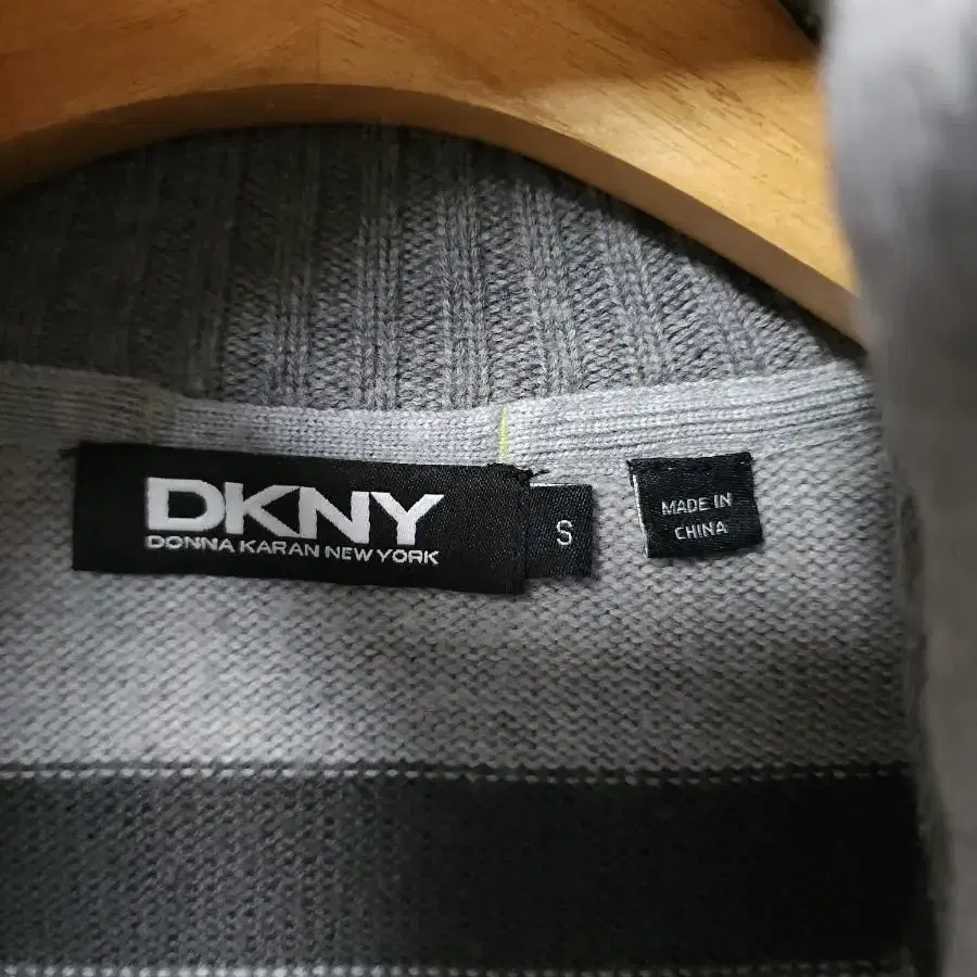 DKNY[도나카란] 울 집업.니트.스웨터