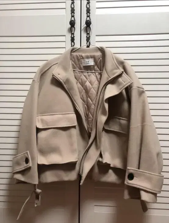 Selling a quilted short coat