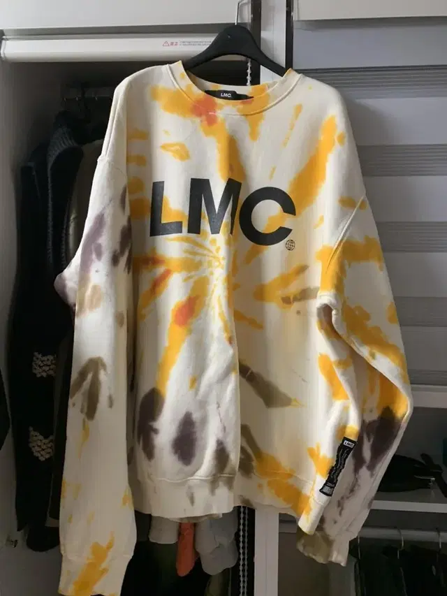 LMC 타이다이 맨투맨