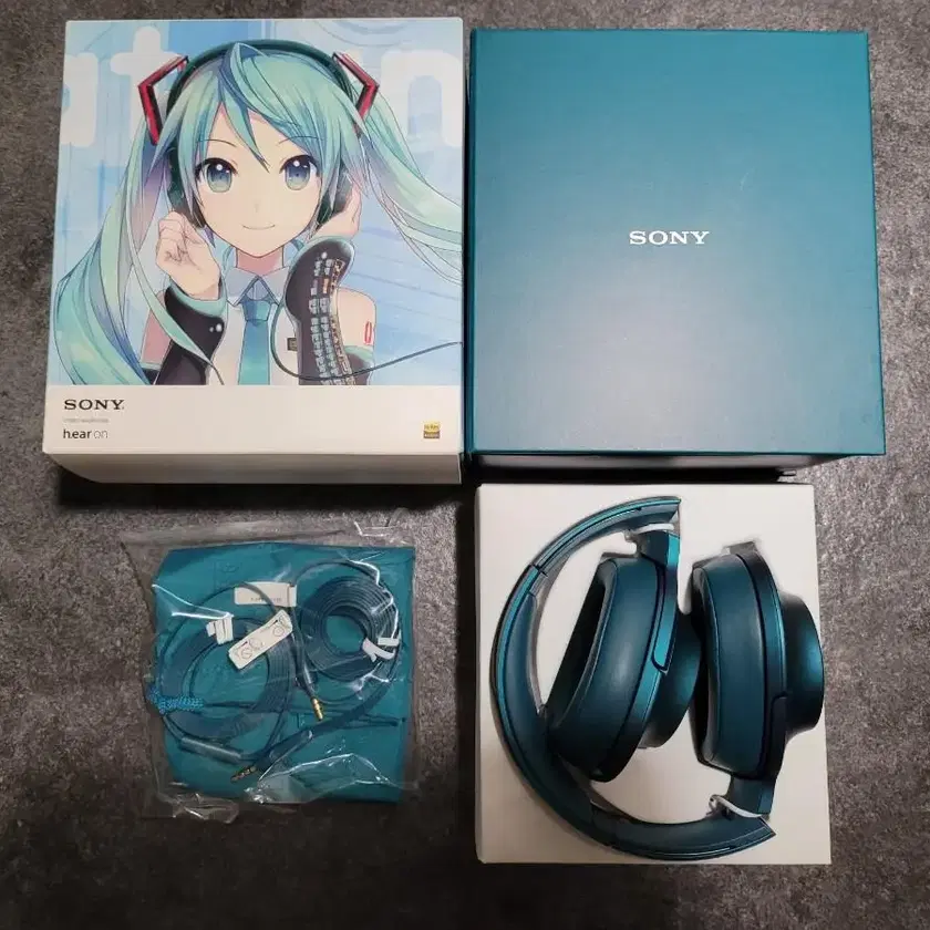 SONY Headphones 하츠네미쿠,소니,헤드폰,헤드셋,소니헤드셋 on Bunjang with safe global
