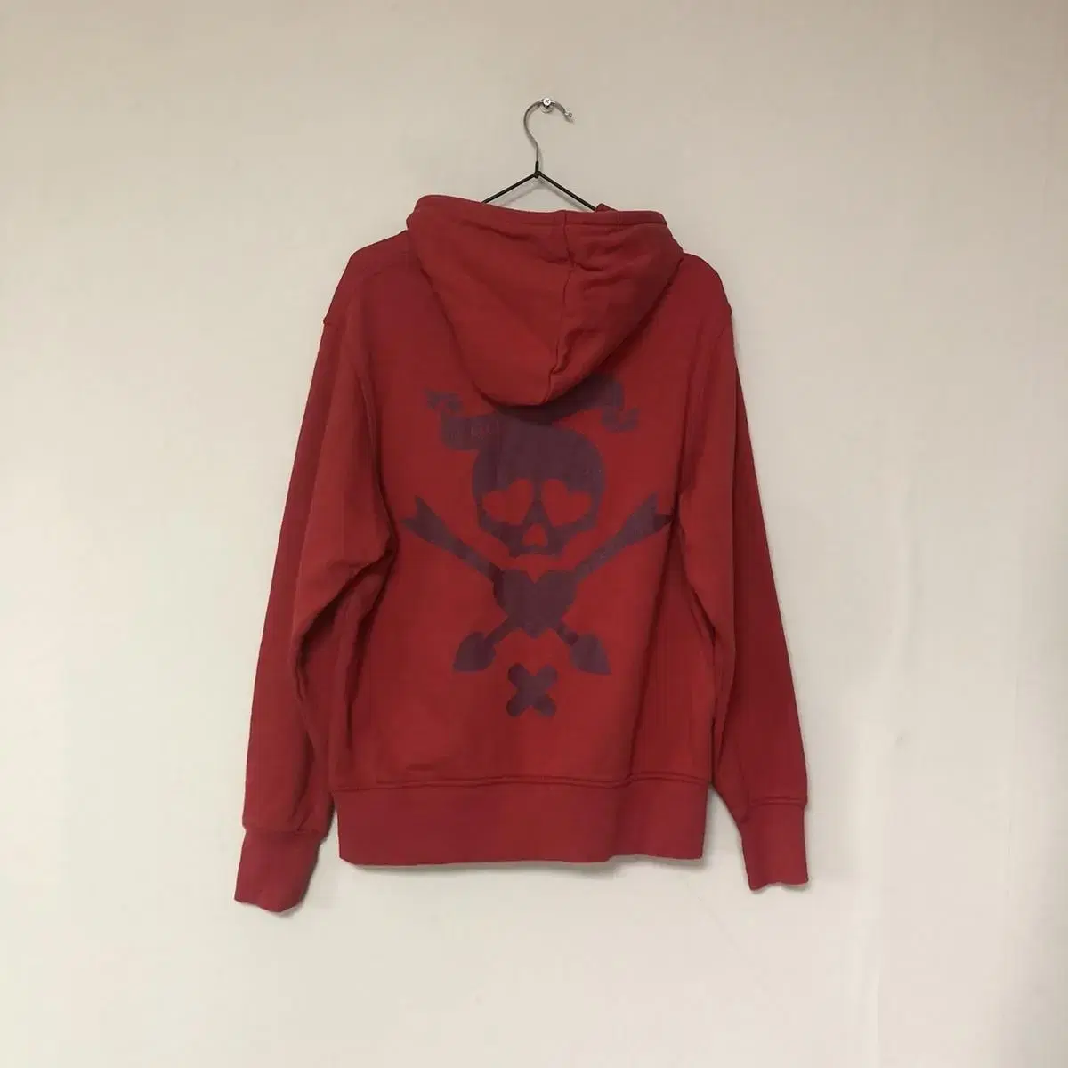 Vintage Nike vandals red skull hood t