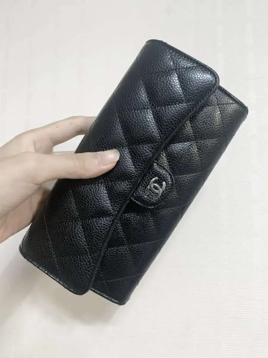 Quick sale, lots of discounts. Chanel long wallet, 25th series, for sale.