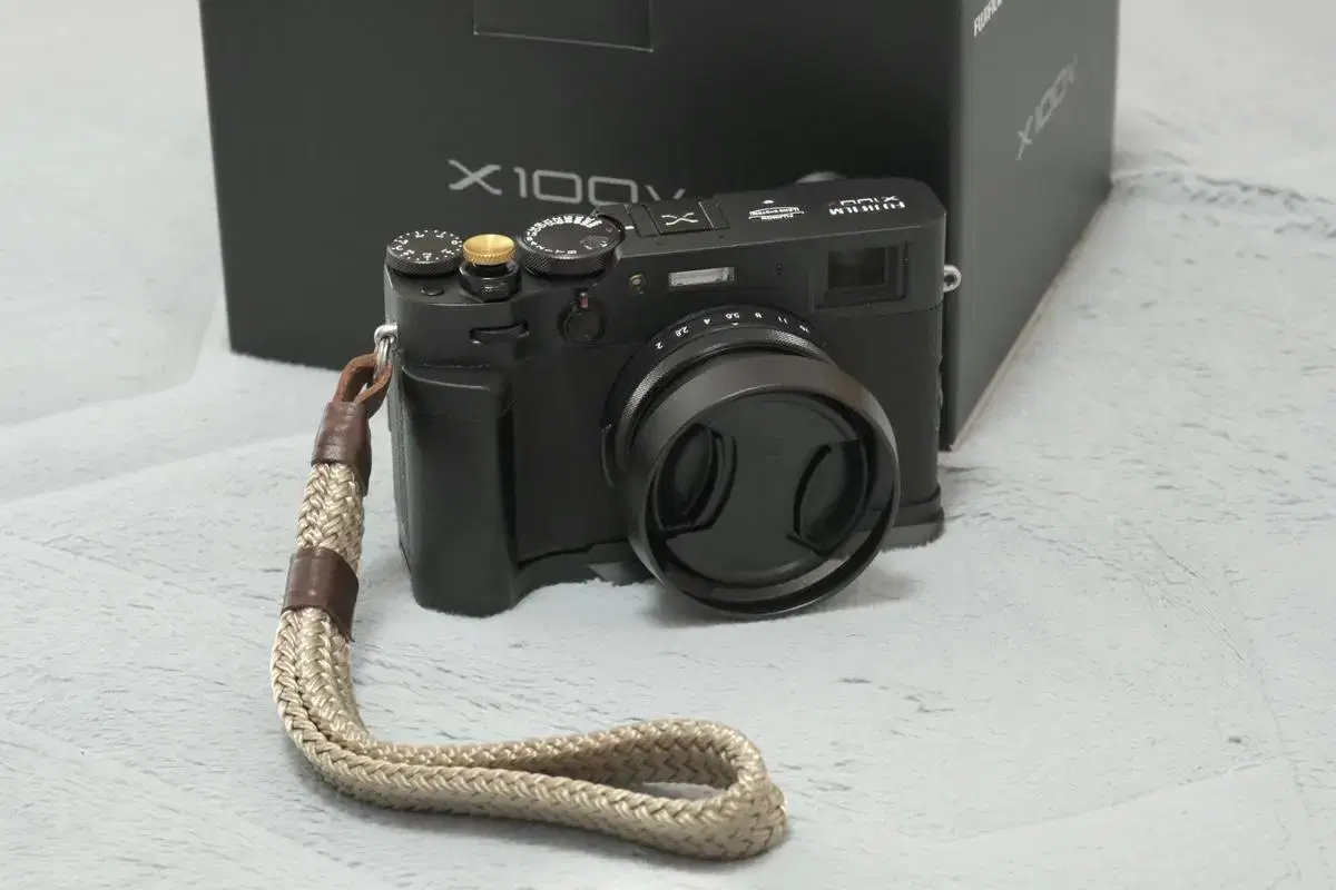 FUJIFILM X100V Black and other accessories sold in bulk