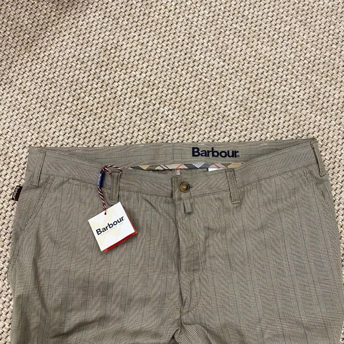 Barbour 바버 초경량 프린스 오브 웨일스 체크 치노 베이지 그레이