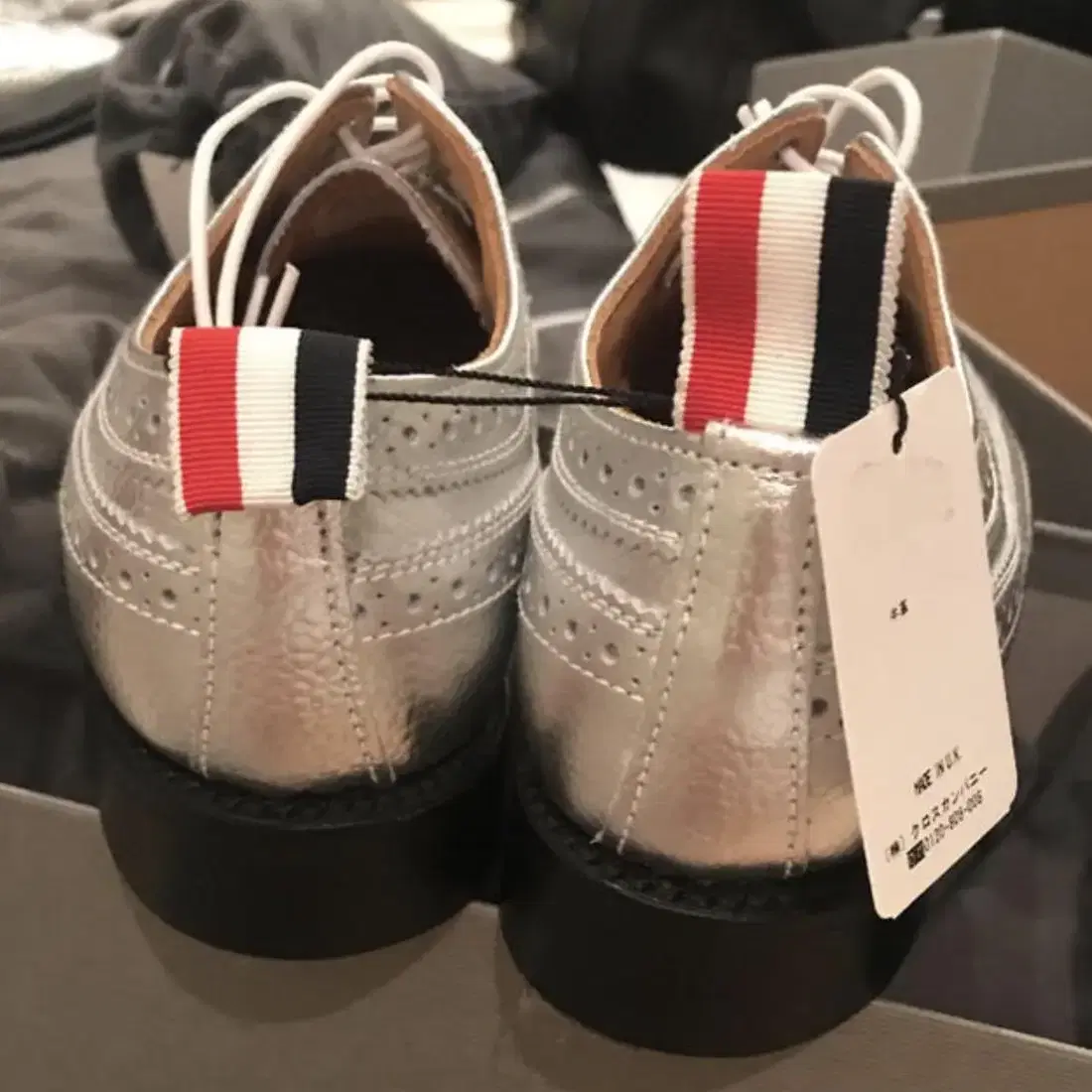 Thom Browne 톰브라운 여성용 명작 메탈릭 실버 롱윙 윙팁 슈즈