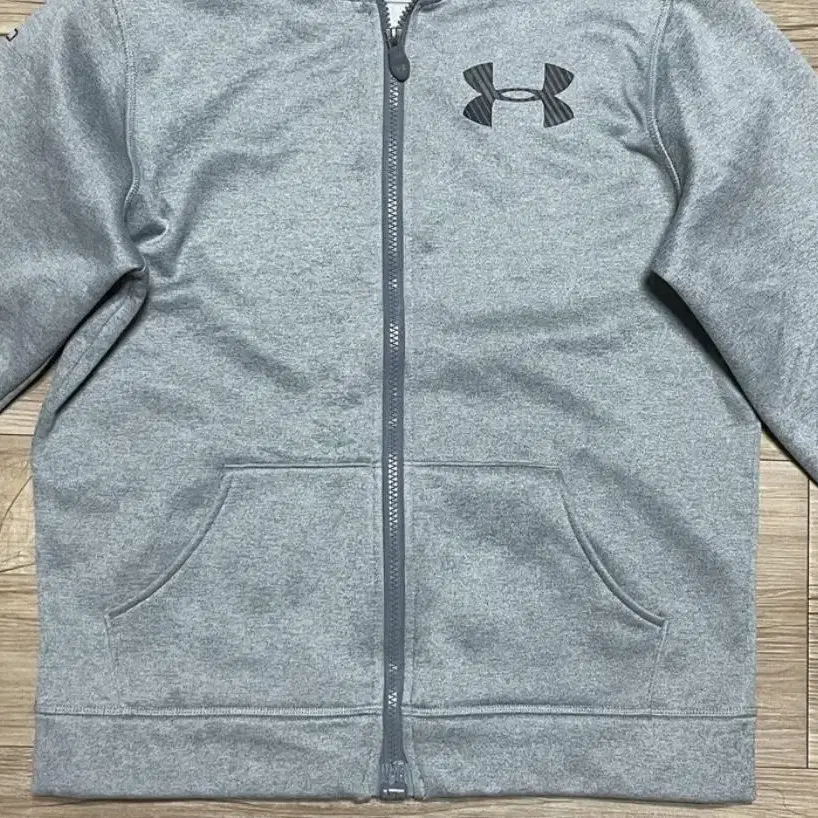 (가격내림) 일본판 언더아머 (UNDER ARMOUR) 후드자켓