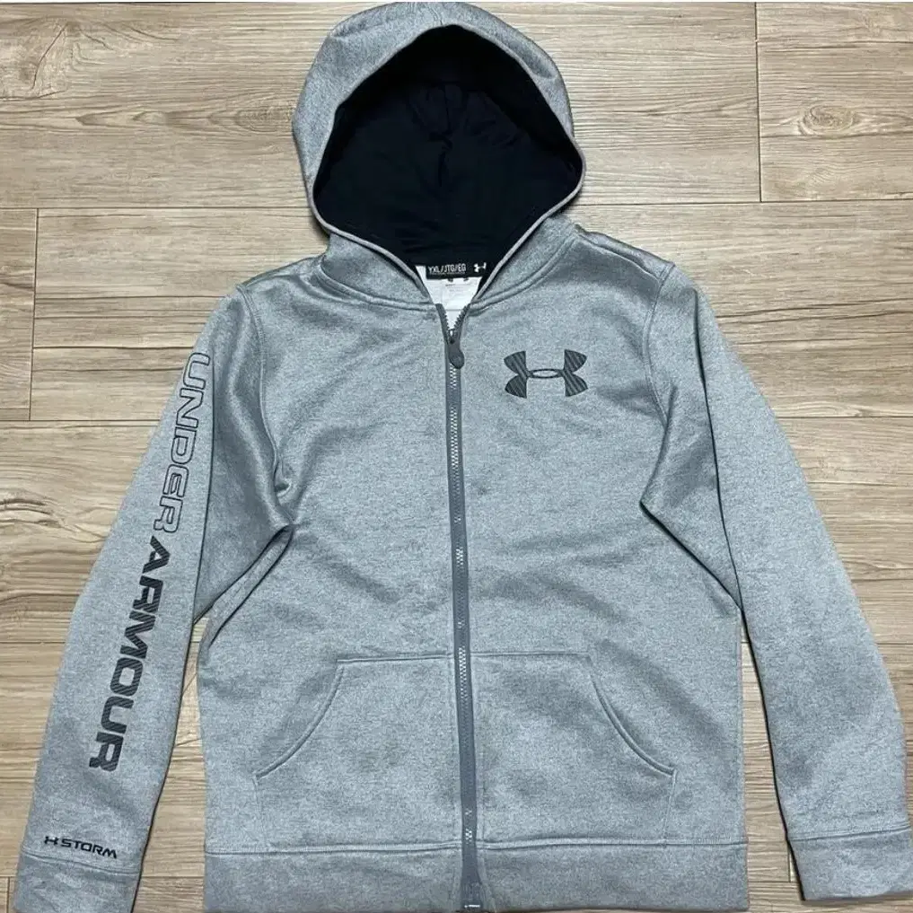 (가격내림) 일본판 언더아머 (UNDER ARMOUR) 후드자켓