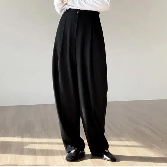 유노이아 tapered trouser