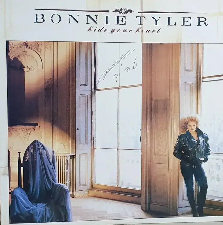 BONNIE TYLER ..  hide your hesrt