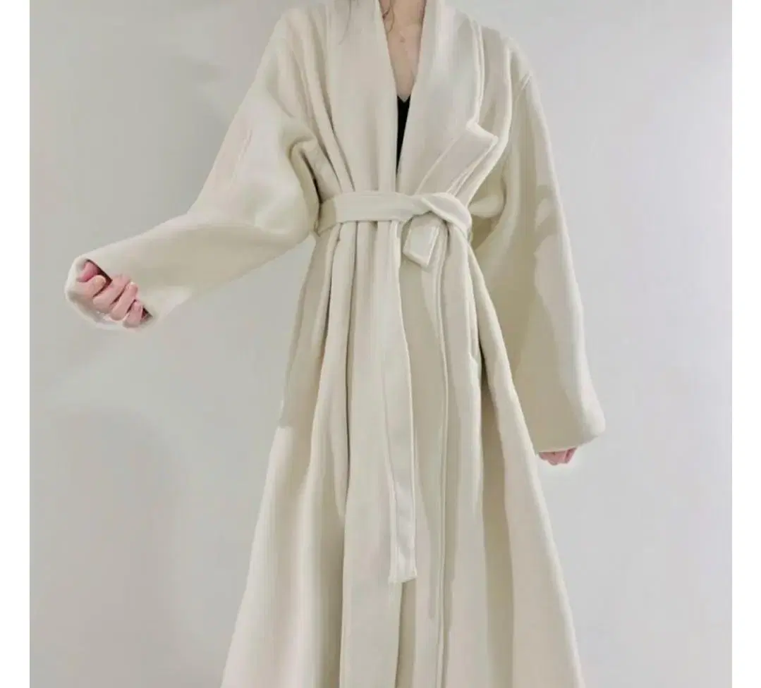 (10% silk) Ivory long coat